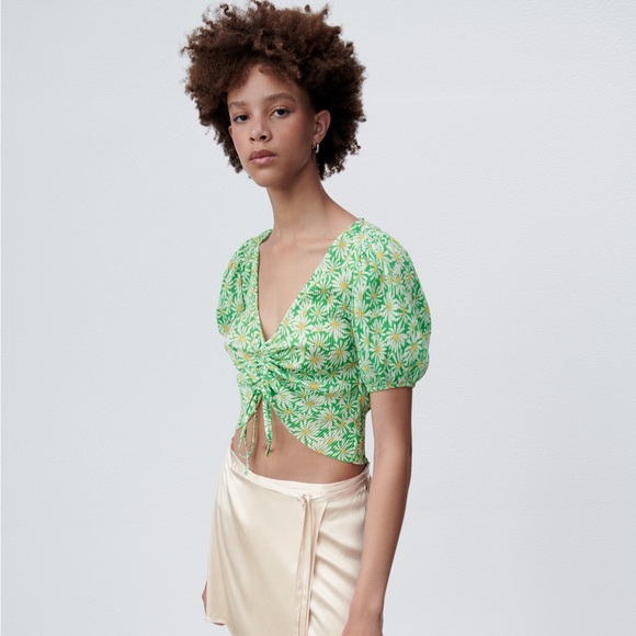 SOLD - Green ZARA Daisy Scrunched Top - Picture 5 of 10